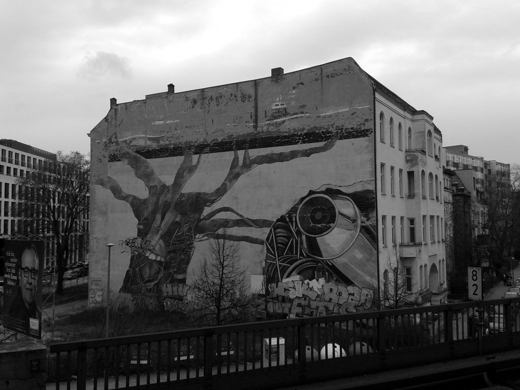 Commercial and graffiti. Photo: Sanjin Đumišić.