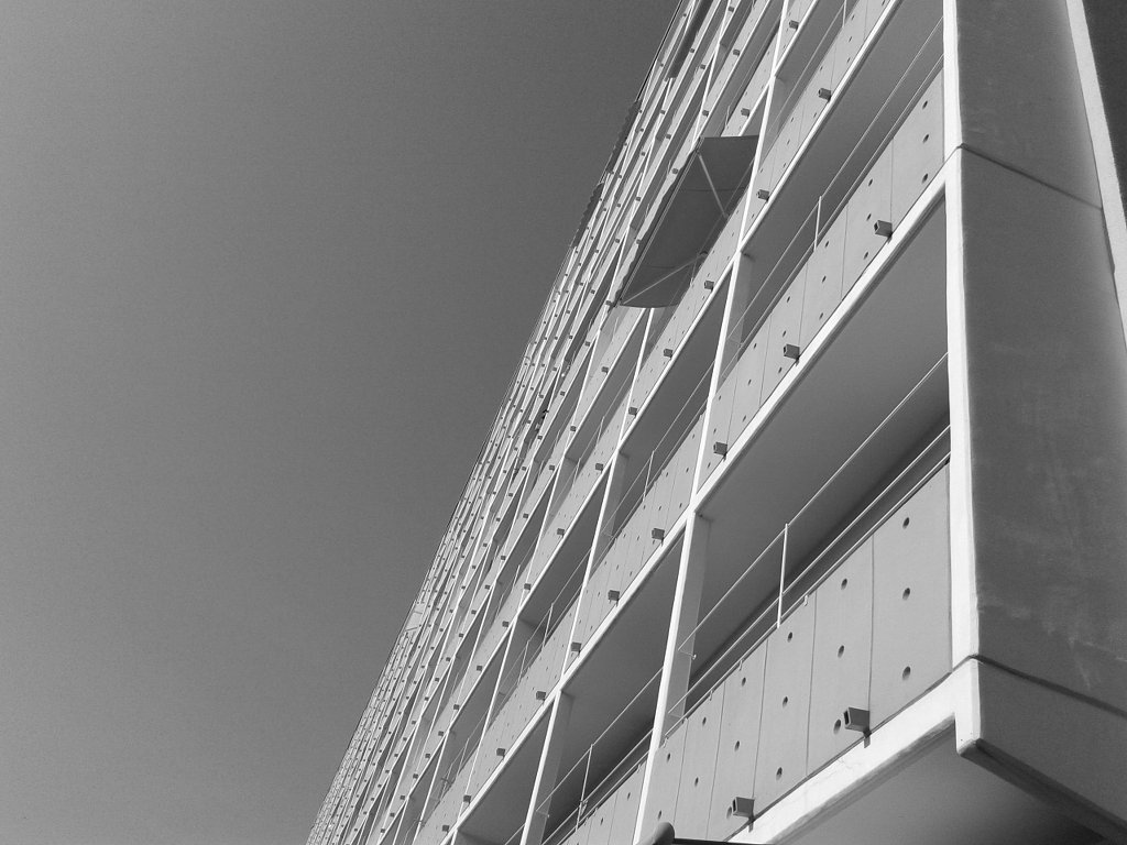 Homes in boxes, balconies. Photo: Sanjin Đumišić.
