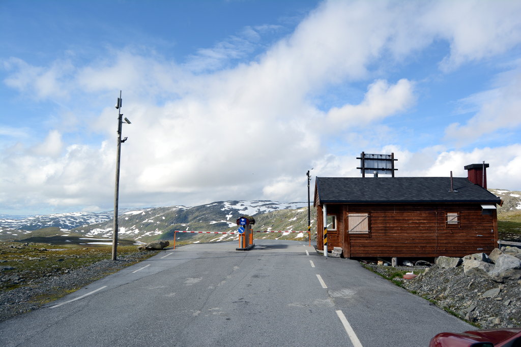 Toll station for the narrow and beautiful Tindevegen road over a part of Sognefjell. 75kr is defiantly worth it. Photo: Sanjin Đumišić.