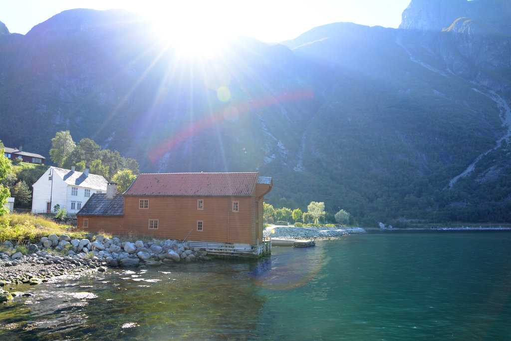 Fjord village in Hardanger. Photo: Sanjin Đumišić.