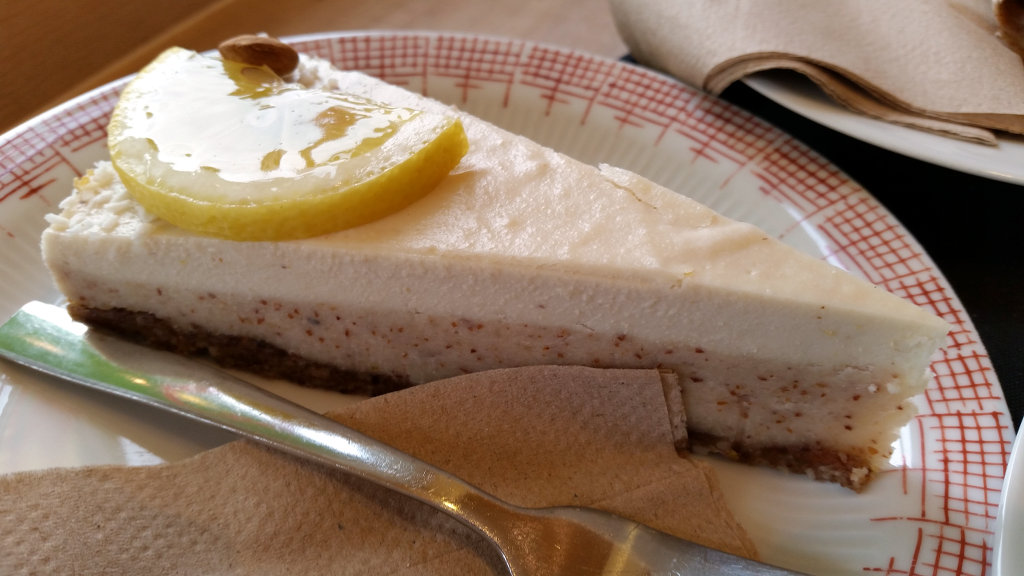 Vegan lemon-almond cake. Photo: Sanjin Đumišić.