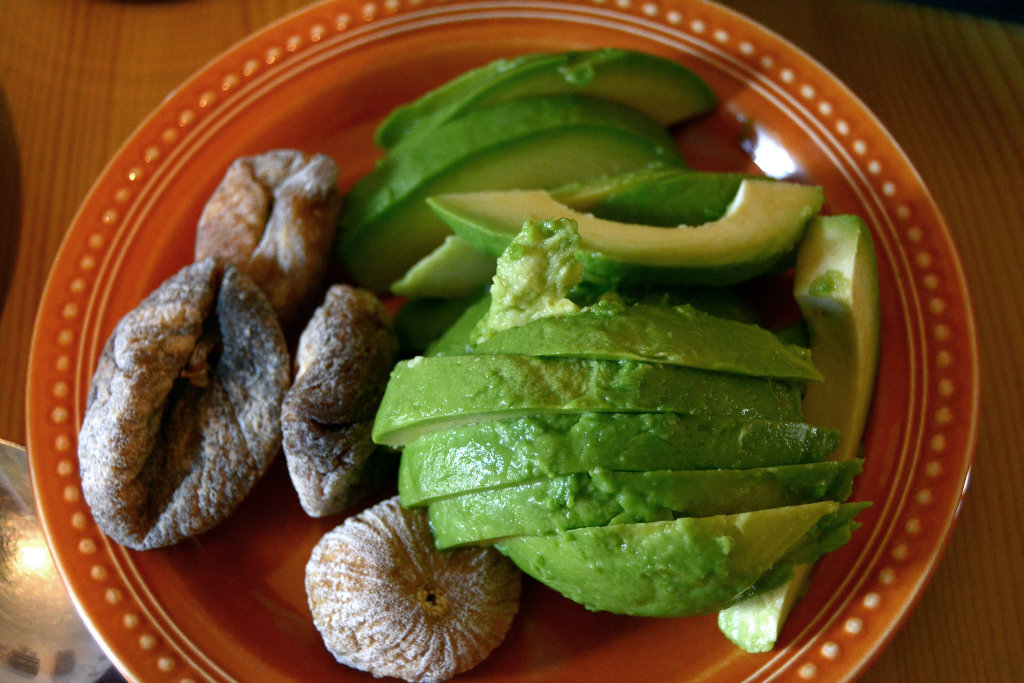 Figs and avocado. Photo: Sanjin Đumišić.