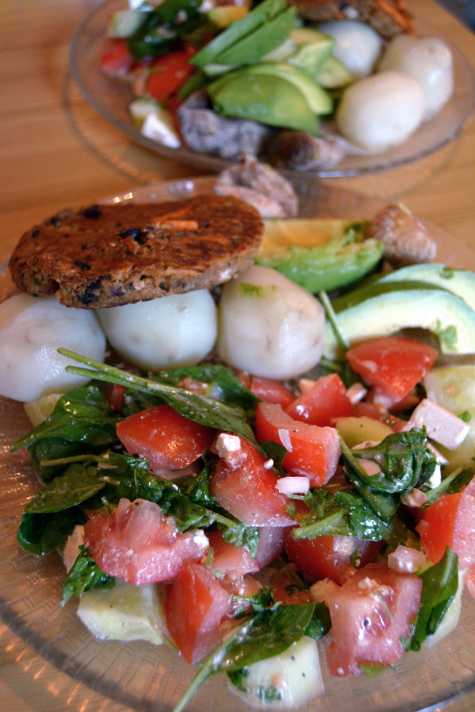 Fresh organic salad with veggie masala burger. Photo: Sanjin Đumišić.