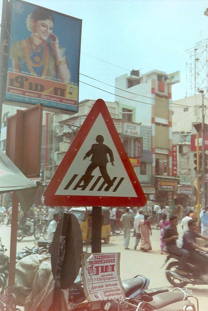 Street signs in Madurai. Photo: Sanjin Đumišić.