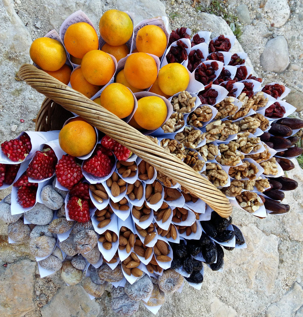 fruit-basket-pocitelj-photo-lisa-sinclair