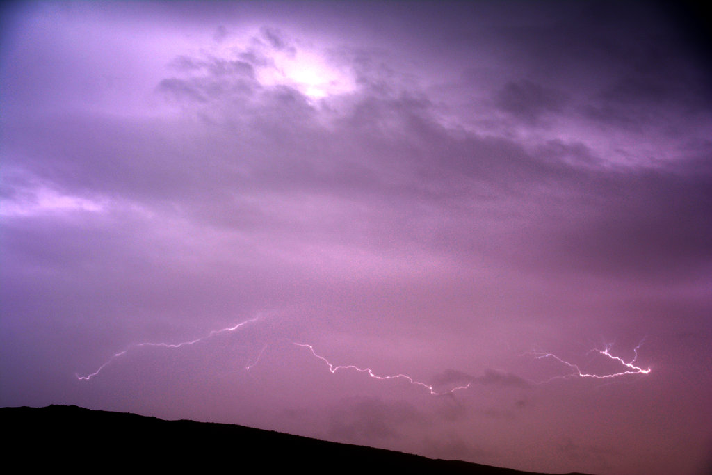 Morning lightning in Mostar. Photo: Sanjin Đumišić.