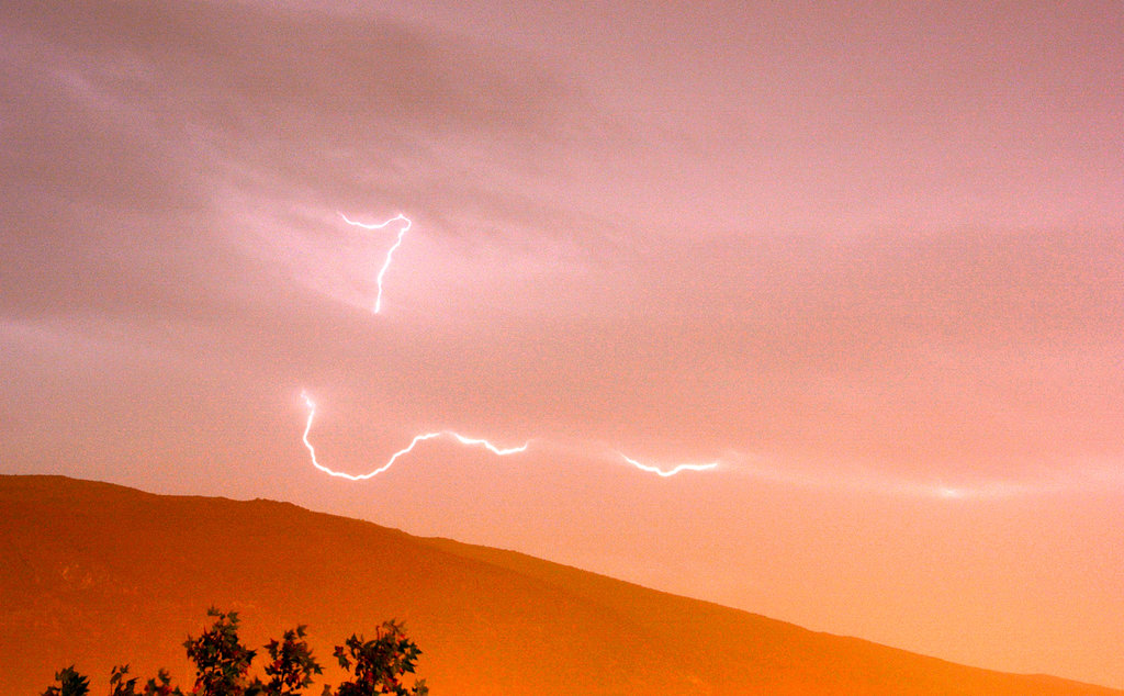 Morning lightning in Mostar. Photo: Sanjin Đumišić.