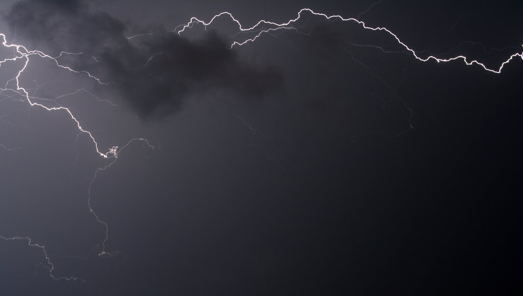 Lightning in Mostar. Photo: Sanjin Đumišić.