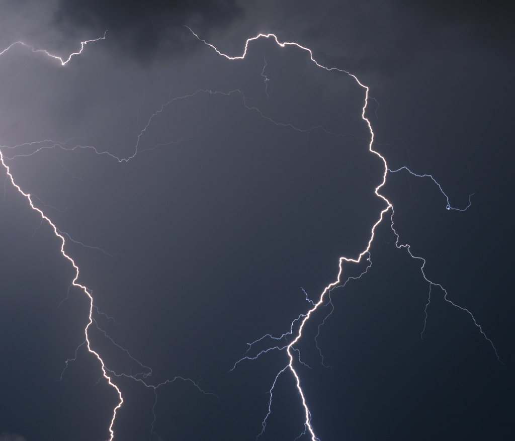 Lightning in Mostar. Photo: Sanjin Đumišić.