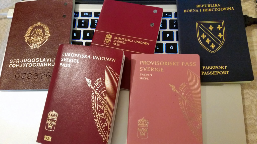 Yugoslavian, Swedish and Bosnian passports. Photo: Sanjin Đumišić.