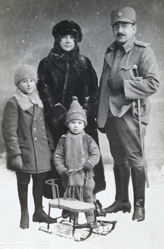 dumisic-family-old-bosnian-photo-2