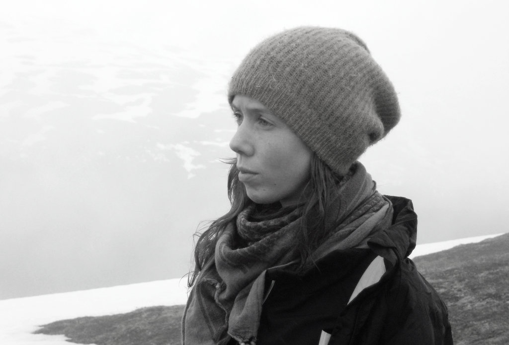 Lisa Sinclair, hiking in Tromsø. Photo: Sanjin Đumišić.