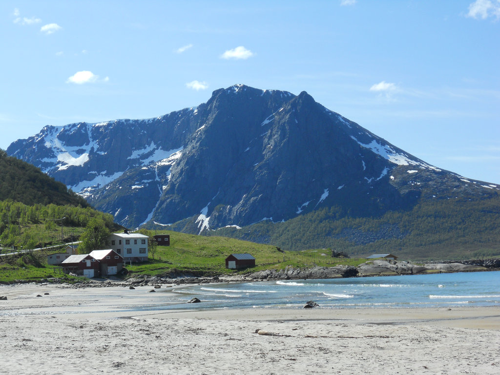 Beach near Tromsø. Photo: Sanjin Đumišić.