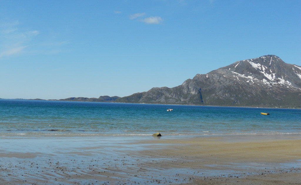 Beach near Tromsø. Photo: Sanjin Đumišić.