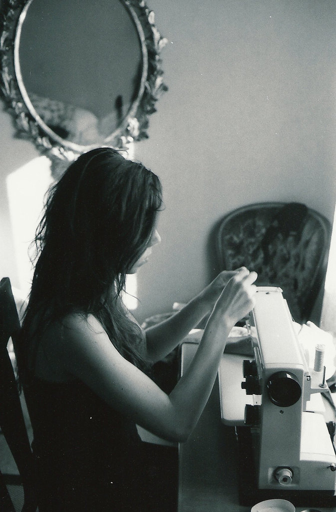 Lisa Sinclair sewing on a vintage Husqvarna. Photo: Sanjin Đumišić.