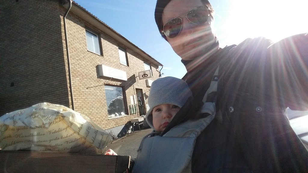 Florens and Sanjin selfie at bakery in Öland.