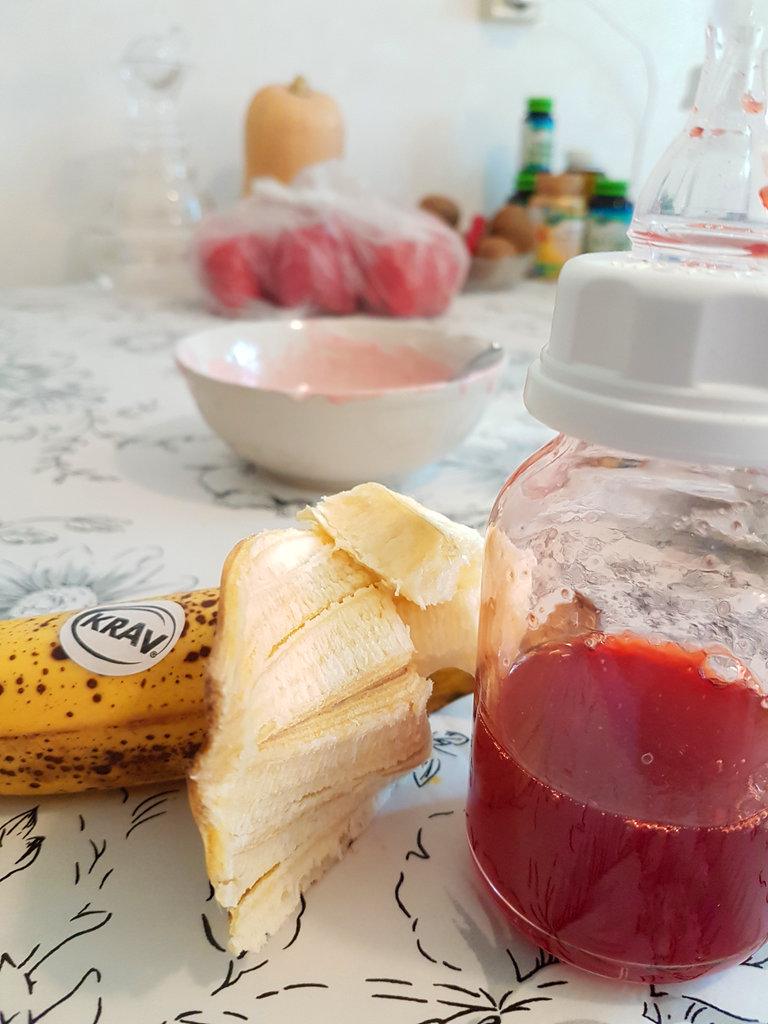 Banana and strawberry baby breakfast. Photo: Sanjin Đumišić.