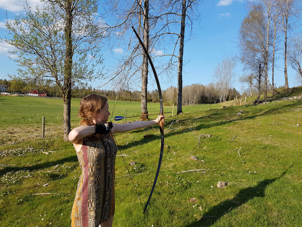 Lisa practicing longbow archery. Photo: Sanjin Đumišić.