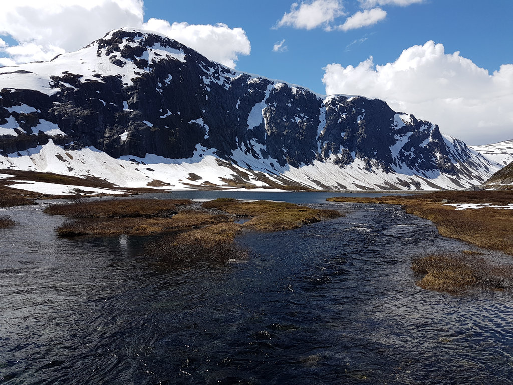 Mountain river, road trip Norway. Photo: Sanjin Đumišić.