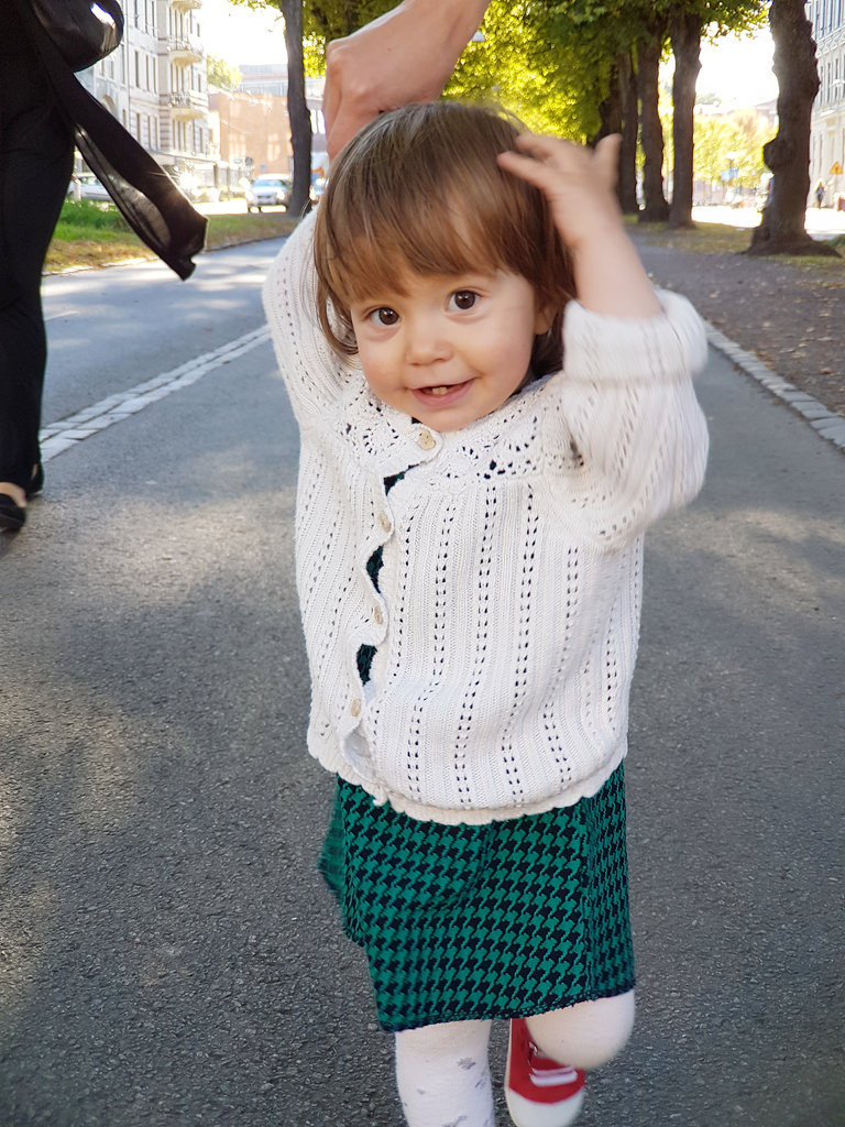 Baby Florens walking the avenue. Photo: Sanjin Đumišić.