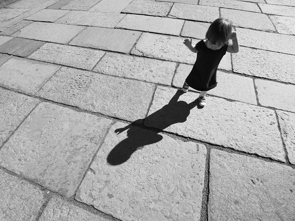 Baby Florens on the bricks. Photo: Sanjin Đumišić.