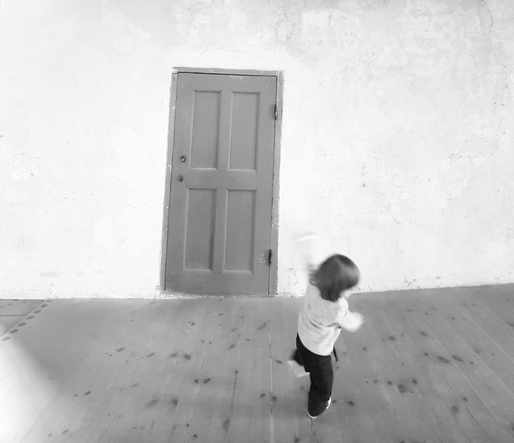 Baby Florens dancing in Kalmar Castle. Photo: Sanjin Đumišić.