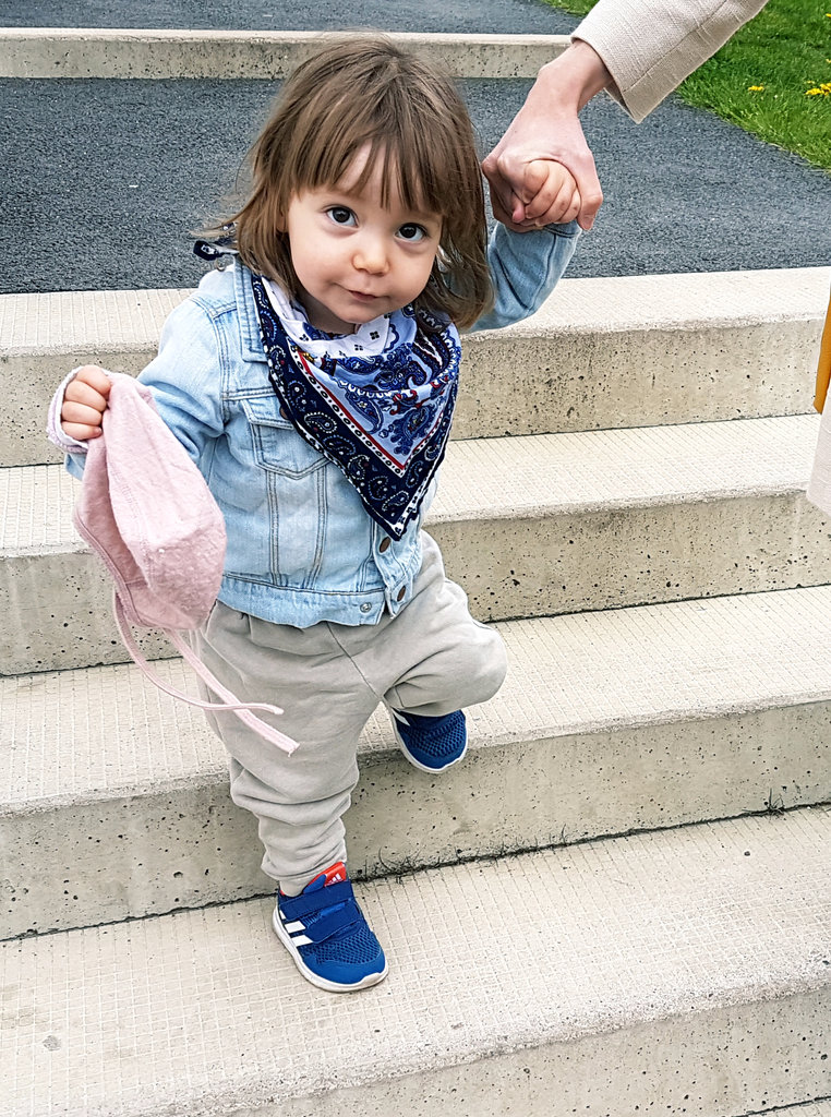 Florens in Jeans and scarf. Photo: Sanjin Đumišić.