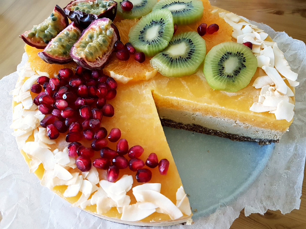 Raw vegan birthday fruit cake. Photo: Sanjin Đumišić.