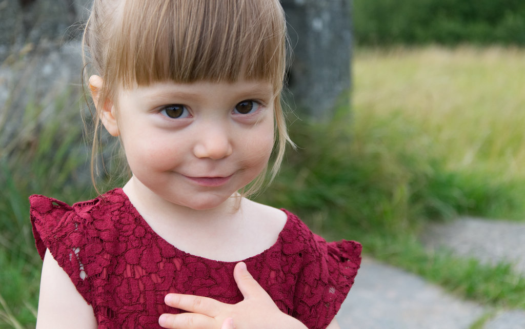 Florens in red dress at Ragnhildsholmen. Photo: Sanjin Đumišić.