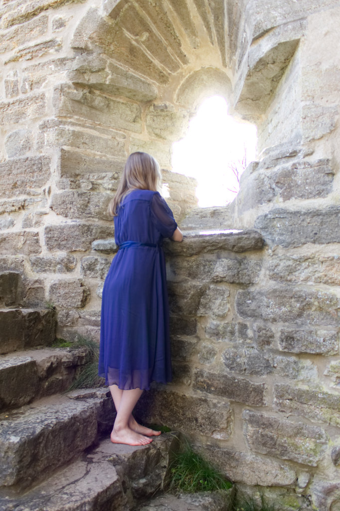 Lisa Sinclair at Alvastra Abbey Ruins. Photo: Sanjin Đumišić.