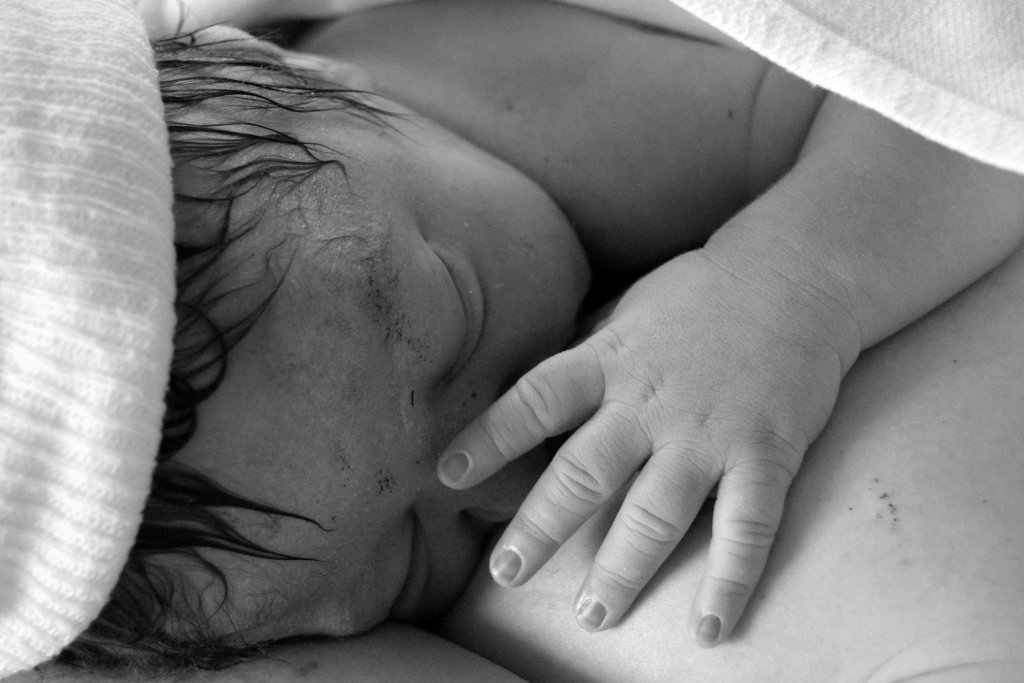 Florens breastfeeding after birth. Photo: Sanjin Đumišić.