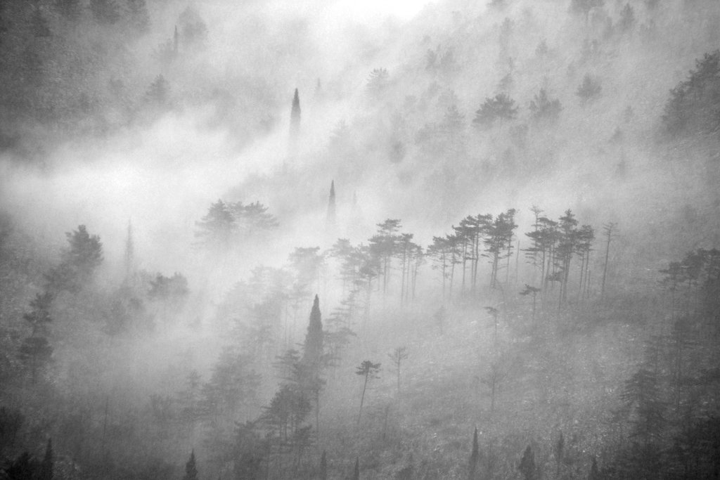 Misty mountain side in Mostar. Photo: Sanjin Đumišić.