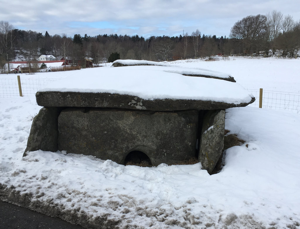 Ancient Chamber, Hällkistan Dvärgahuset. Photo: Sanjin Đumišić.