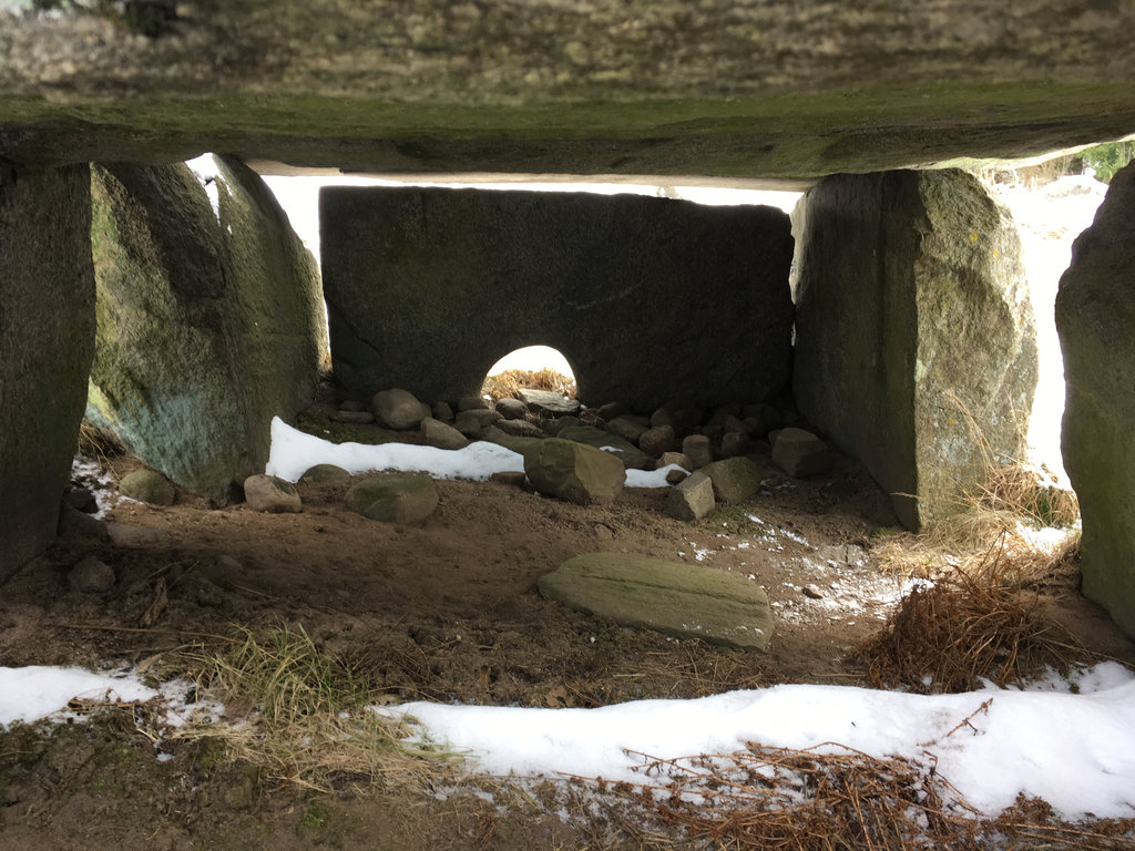 Ancient Chamber, Hällkistan Dvärgahuset. Photo: Sanjin Đumišić.