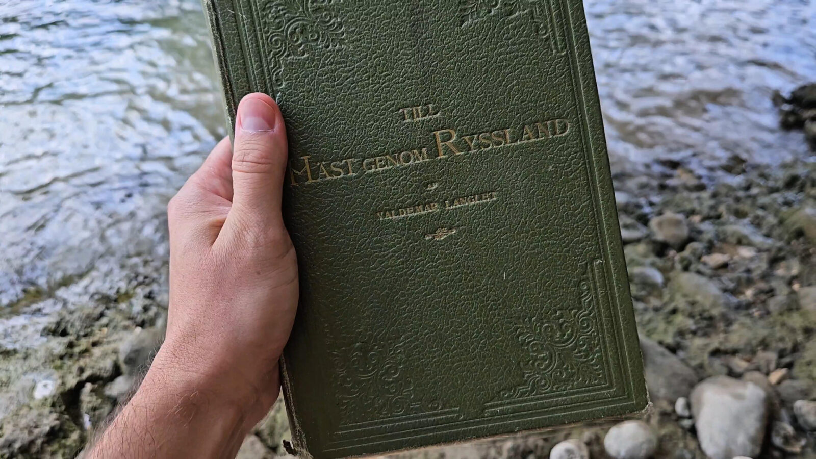 Book cover of the book 'On Horseback Through Russia'.